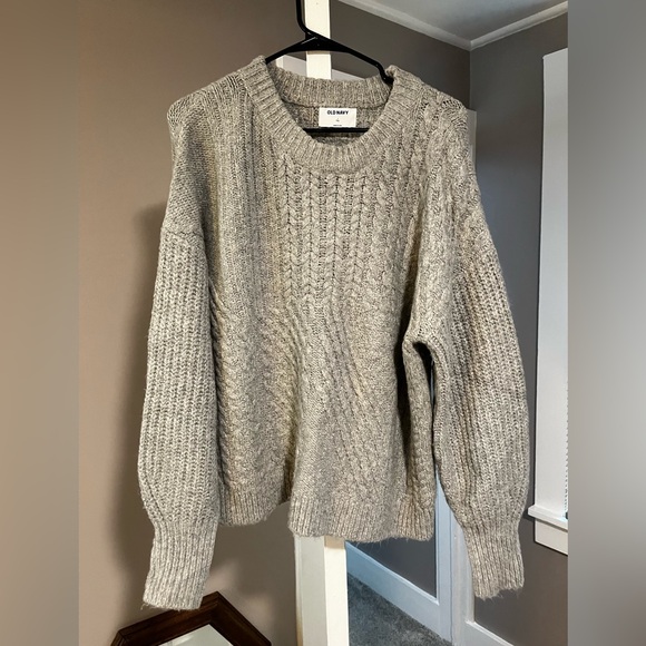 Old Navy Sweaters - Old navy boxy cut cable knit sweater